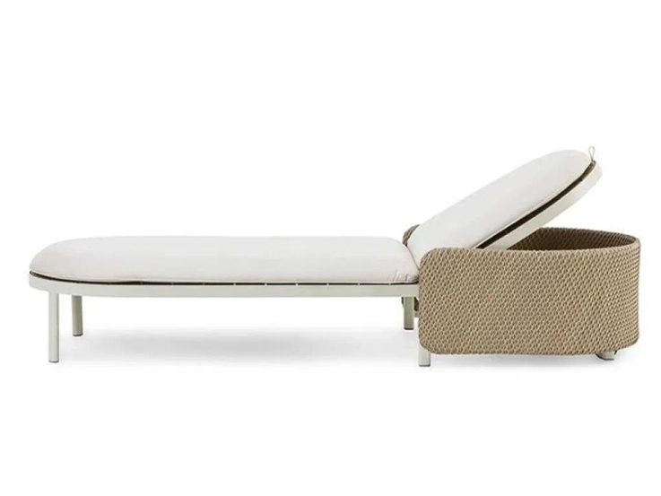 esedra sunbed By ETHIMO