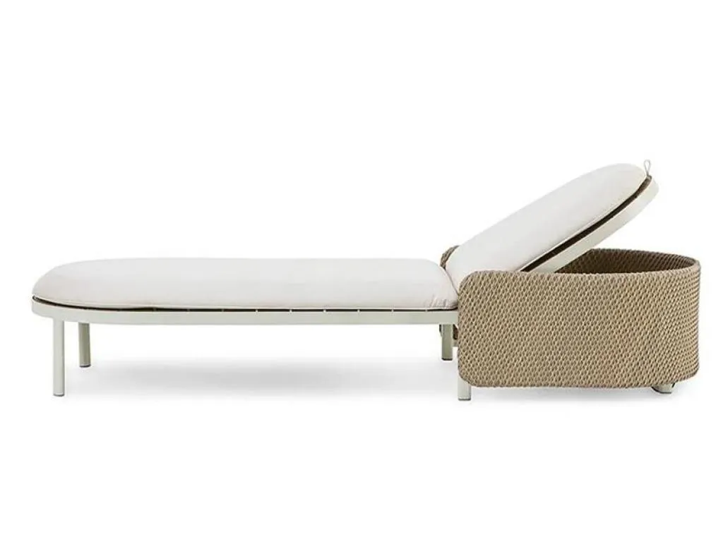 esedra sunbed By ETHIMO
